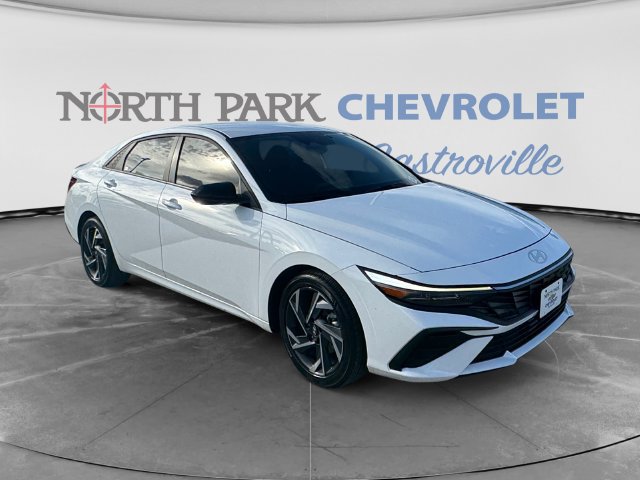 Used 2025 Hyundai Elantra Sport FWD image 1