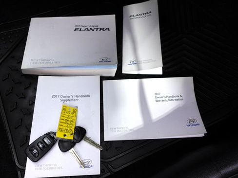 Used 2017 Hyundai Elantra SE image 18
