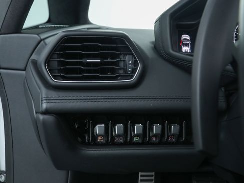 Used 2023 Lamborghini Huracan EVO image 28