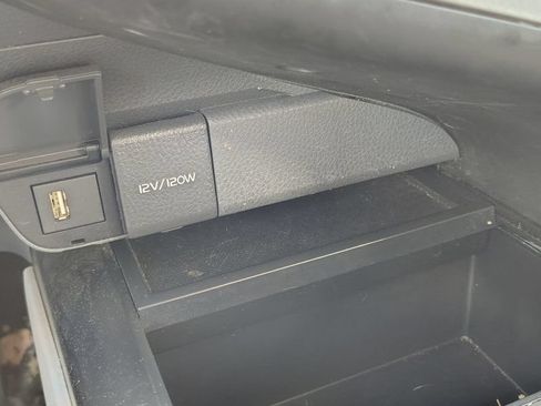 Used 2020 Toyota Camry SE AWD/4WD image 18