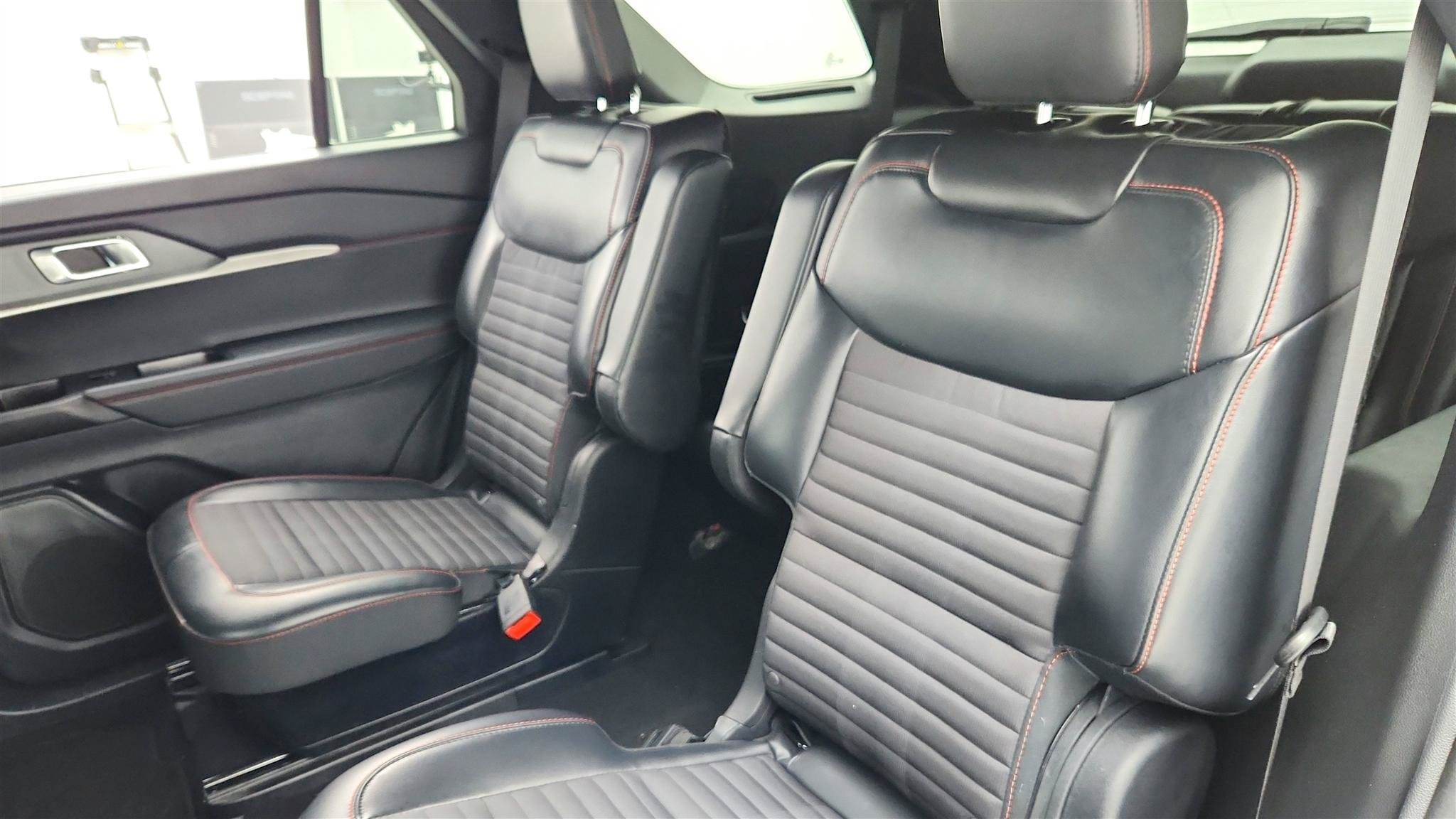 Used 2025 Ford Explorer ST-Line AWD/4WD image 16