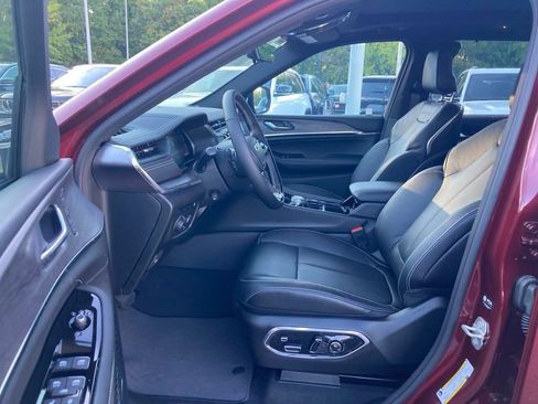 New 2024 Jeep Grand Cherokee Overland w/ Advanced Protech Group III image 10