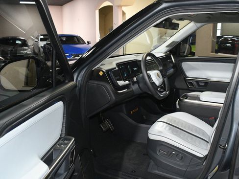 Used 2023 Rivian R1S Launch Edition AWD/4WD image 47