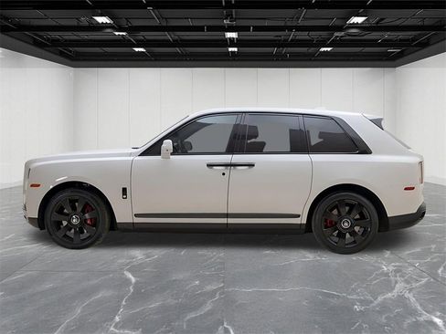 Used 2023 Rolls-Royce Cullinan image 4