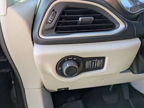 Used 2017 Chrysler Pacifica LX w/ Tire & Wheel Group image 8