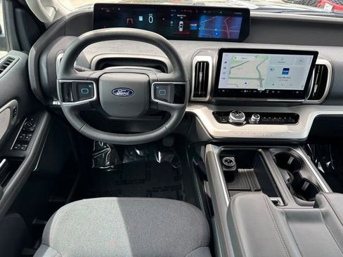 Used 2025 Ford Expedition Max Active AWD/4WD image 18