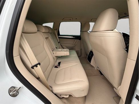 Used 2017 Volkswagen Touareg Sport AWD/4WD image 40