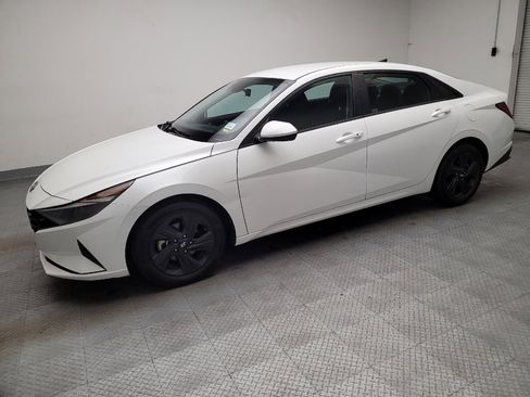 Used 2022 Hyundai Elantra SEL FWD image 2