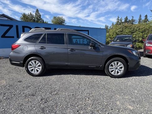 Used 2018 Subaru Outback 2.5i Premium AWD/4WD image 2