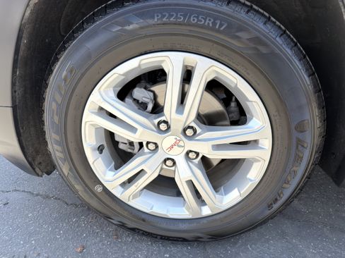 Used 2024 GMC Terrain SLE FWD image 36