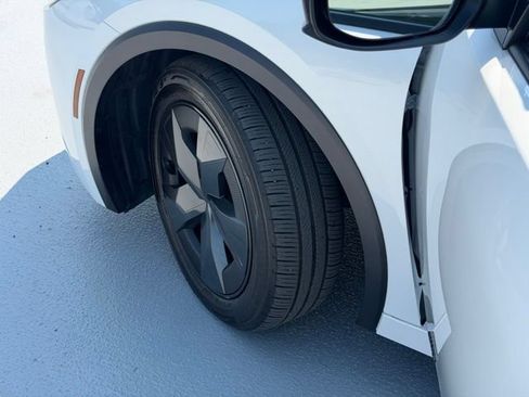Certified 2024 Toyota Prius LE AWD/4WD image 27