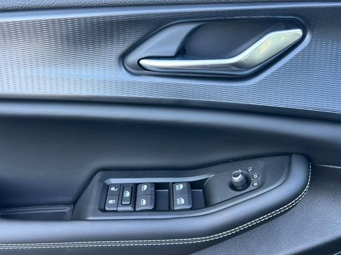 New 2025 Jeep Grand Cherokee Altitude image 9