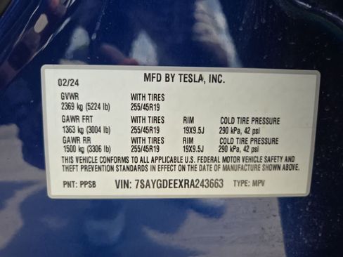 Used 2024 Tesla Model Y Long Range AWD/4WD image 32