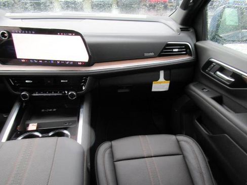 New 2025 Chevrolet Suburban High Country image 14