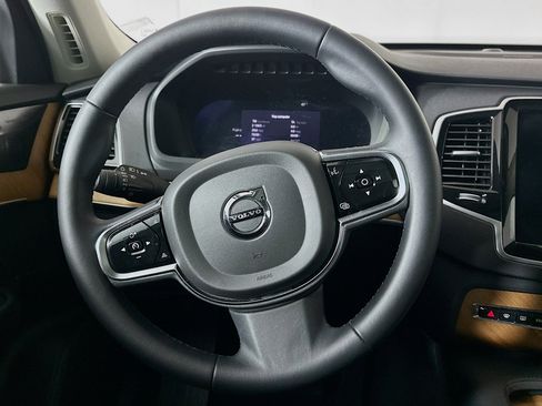 Used 2024 Volvo XC90 B6 Plus image 18