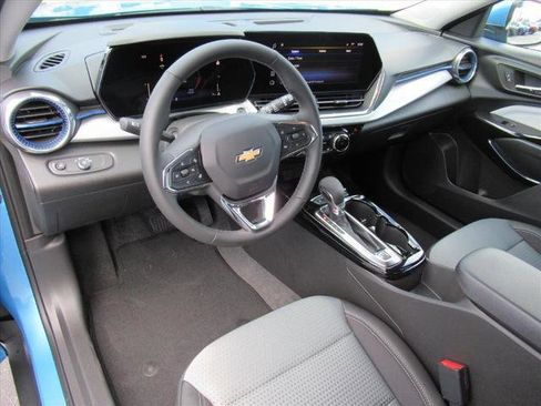 New 2026 Chevrolet Trax LT w/ Sunroof Package image 16