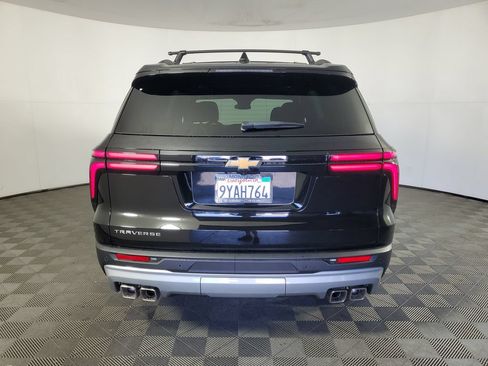 Used 2026 Chevrolet Traverse LT w/ Sun and Wheel Package FWD image 5