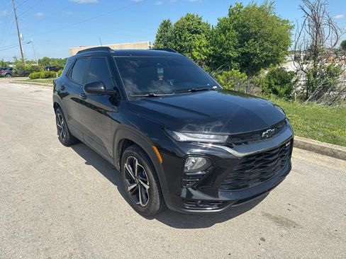 Used 2022 Chevrolet TrailBlazer RS w/ Sun and Liftgate Package FWD image 2