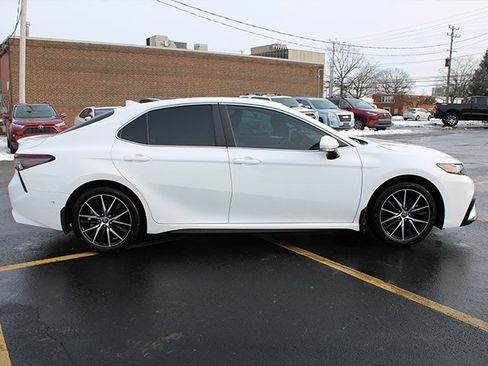 Certified 2022 Toyota Camry SE image 5