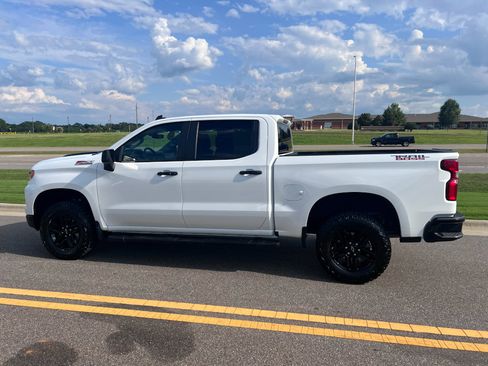 Used 2024 Chevrolet Silverado 1500 LT Trail Boss w/ Protection Package AWD/4WD image 10