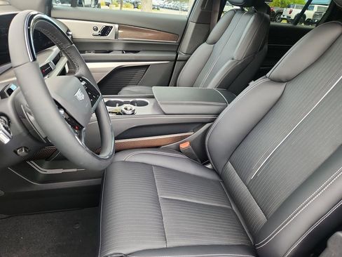 New 2026 Cadillac Vistiq Luxury image 7