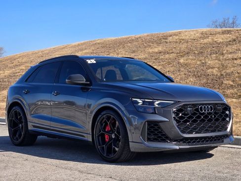 Used 2025 Audi RS Q8 performance image 9