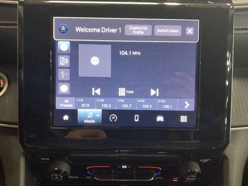 Used 2023 Jeep Grand Cherokee Laredo RWD image 25