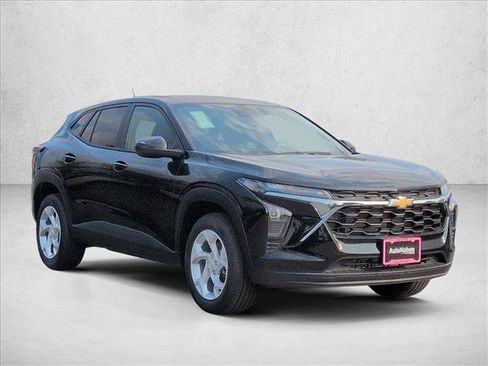 New 2026 Chevrolet Trax LS w/ LS Convenience Package FWD image 7