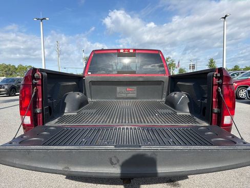 Used 2020 RAM 1500 Classic SLT AWD/4WD image 9