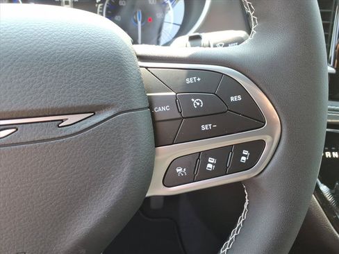 New 2027 Chrysler Pacifica Select FWD image 25