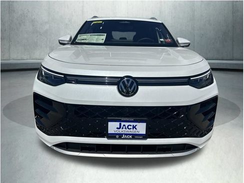 New 2026 Volkswagen Tiguan SEL R-Line AWD/4WD image 8