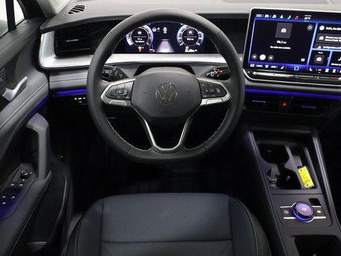 New 2025 Volkswagen Tiguan SE image 16