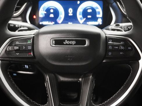 Used 2025 Jeep Grand Cherokee L Laredo image 22