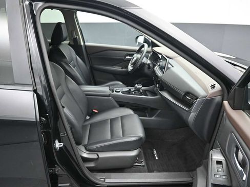 Used 2023 Nissan Rogue SV w/ SV Premium Package AWD/4WD image 12