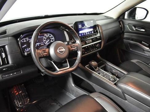 Certified 2024 Nissan Pathfinder SL w/ Black Appearance Package image 13