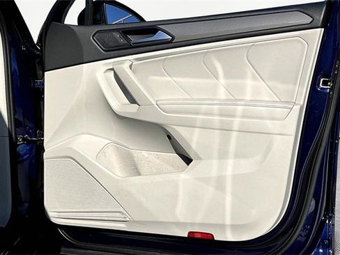 Used 2023 Volkswagen Tiguan SE image 19