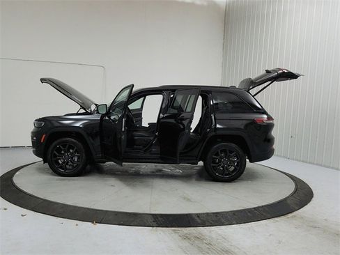 New 2025 Jeep Grand Cherokee Limited w/ Trailer Tow Package image 12