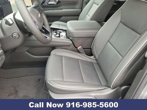 New 2026 Chevrolet Suburban Premier w/ Sun And Tow Package image 24