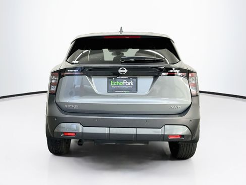 Used 2025 Nissan Kicks SV AWD/4WD image 7