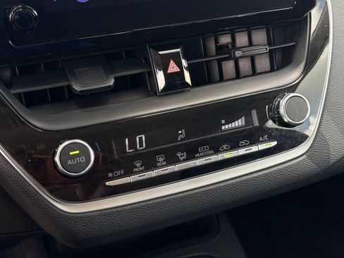 Used 2025 Toyota Corolla LE FWD image 17
