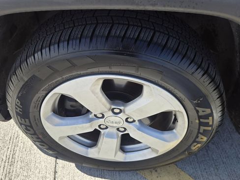Used 2019 Jeep Compass Latitude w/ Safety & Security Group FWD image 10