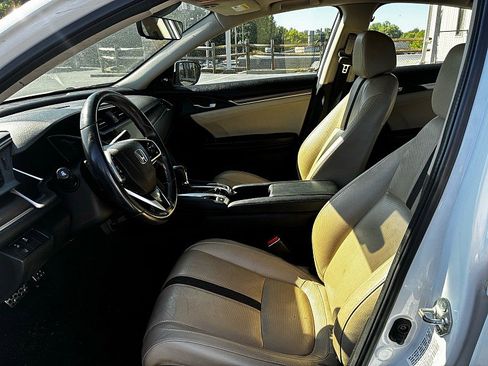 Used 2020 Honda Civic Touring image 4