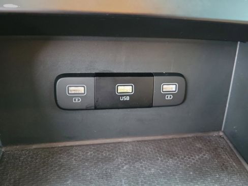 Certified 2024 Kia Carnival LX image 28