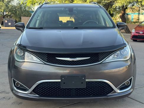 Used 2017 Chrysler Pacifica Touring-L Plus FWD image 3