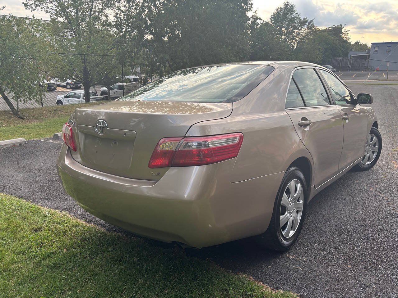 Used 2009 Toyota Camry LE FWD image 5