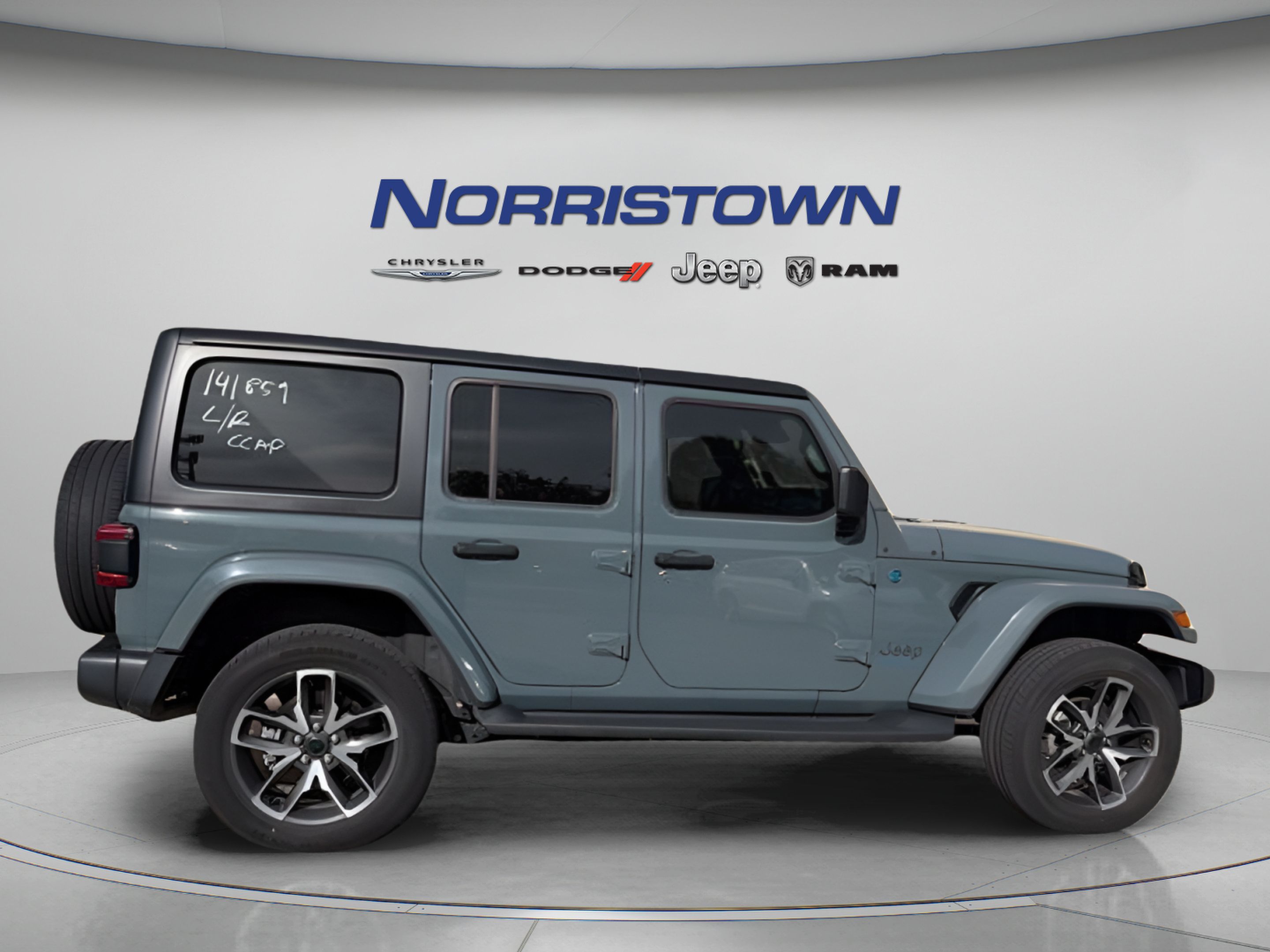 Used 2024 Jeep Wrangler Unlimited w/ Convenience Group AWD/4WD image 7