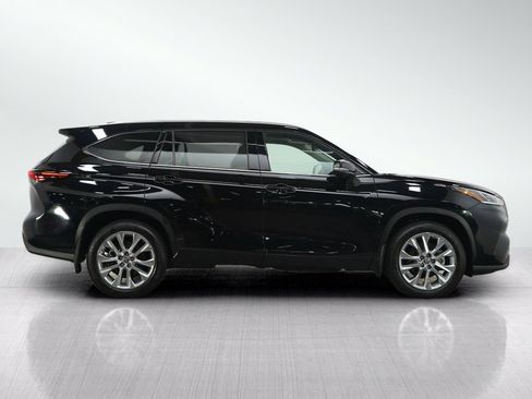 Used 2024 Toyota Highlander Limited AWD/4WD image 8