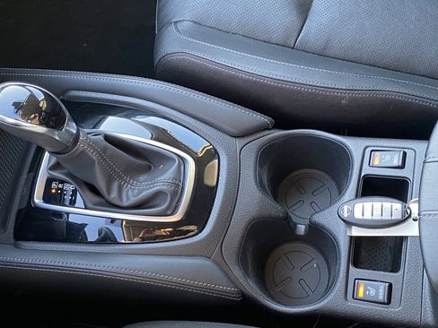 Used 2018 Nissan Rogue SL image 16