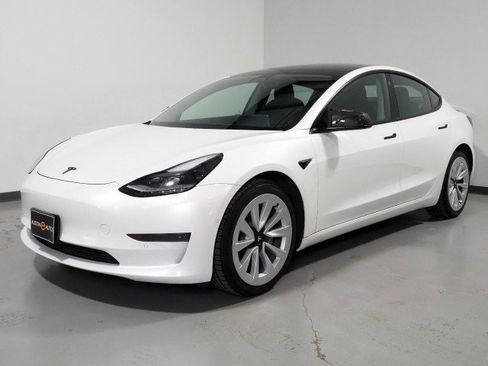 Used 2021 Tesla Model 3 Standard Range Plus image 11