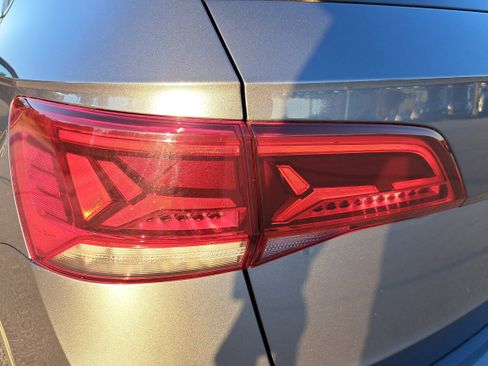 Certified 2022 Volkswagen Taos SEL w/ Panoramic Sunroof Package image 32